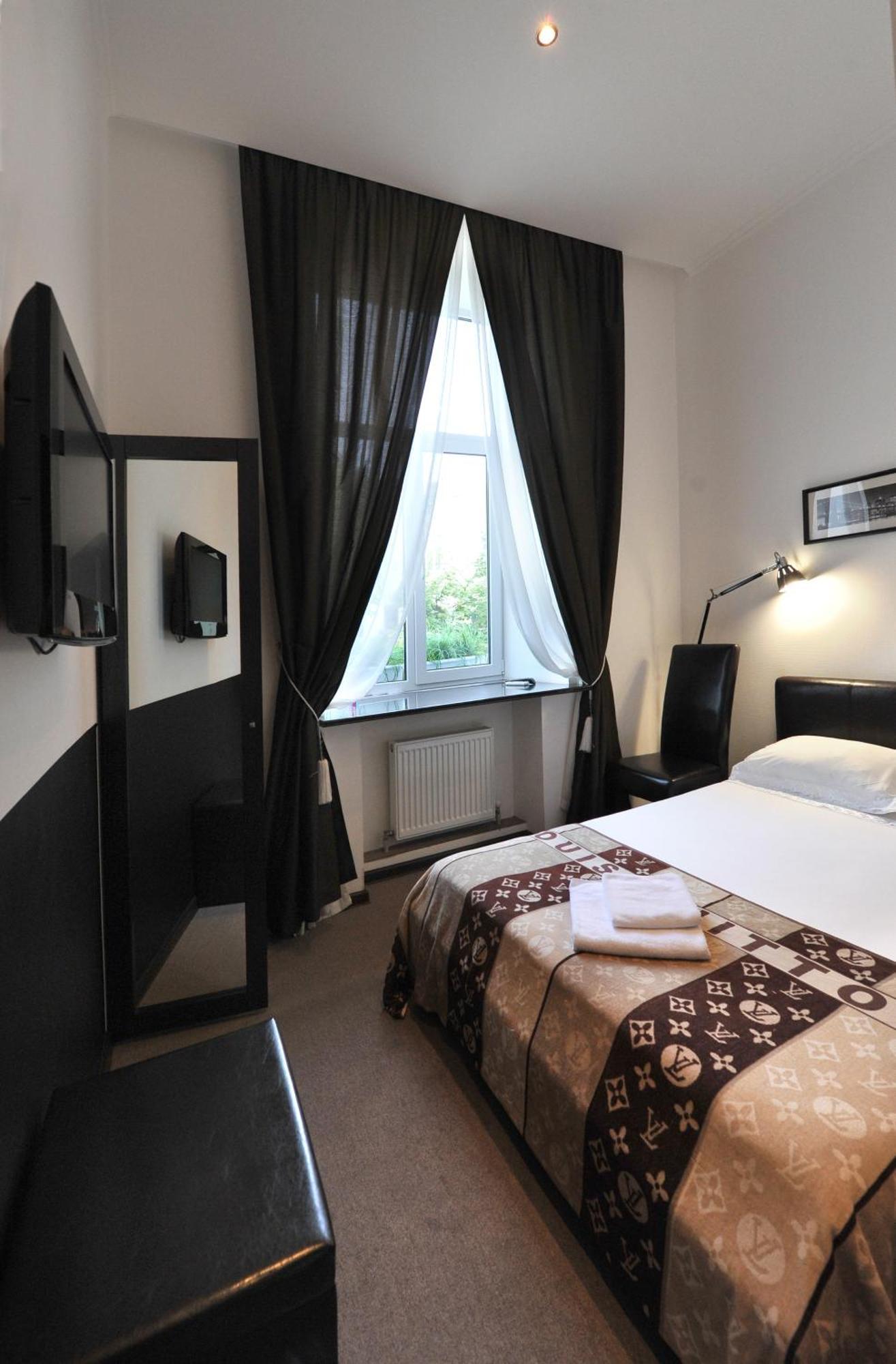 Hotel Reno On Deribasovskaya Одесса Экстерьер фото